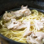 ダッチオーブンで作る手羽元の旨煮からの鶏ガララーメン!シンプルで美味い!