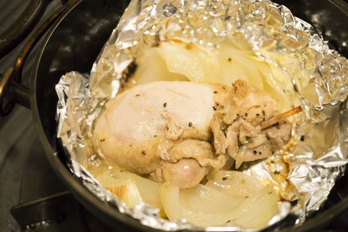 ダッチオーブン ソロキャンプにもオススメ 鶏もも肉で作る男子料理 ローストチキン