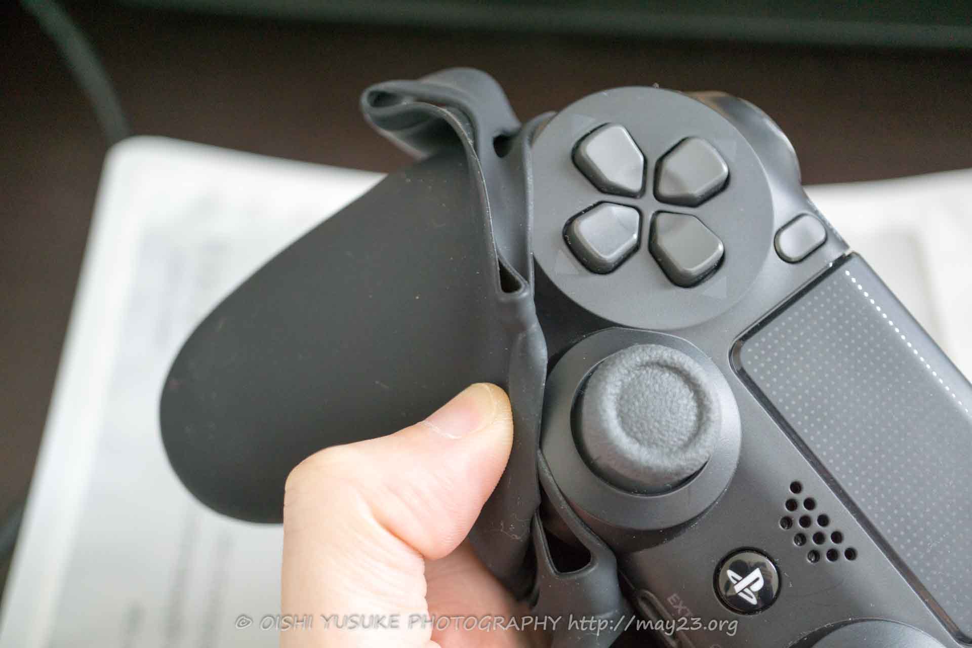 PS4コントローラー用シリコンカバーの付け方。手汗・手垢対策に 
