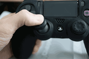 PS4コントローラーカバー、アナログスティックとの干渉